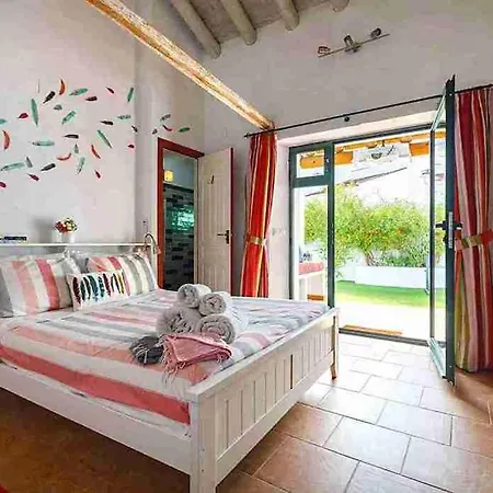 Casa Verde, Charming Village House, 4 Bedrooms *