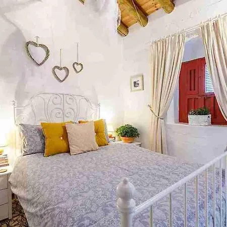 Casa Verde, Charming Village House, 4 Bedrooms Holiday home