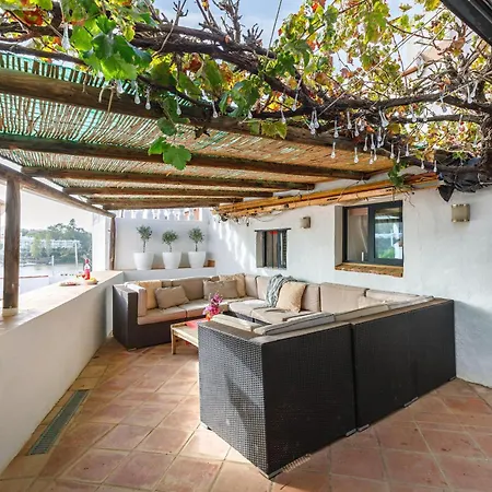 Casa Verde, Charming Village House, 4 Bedrooms *